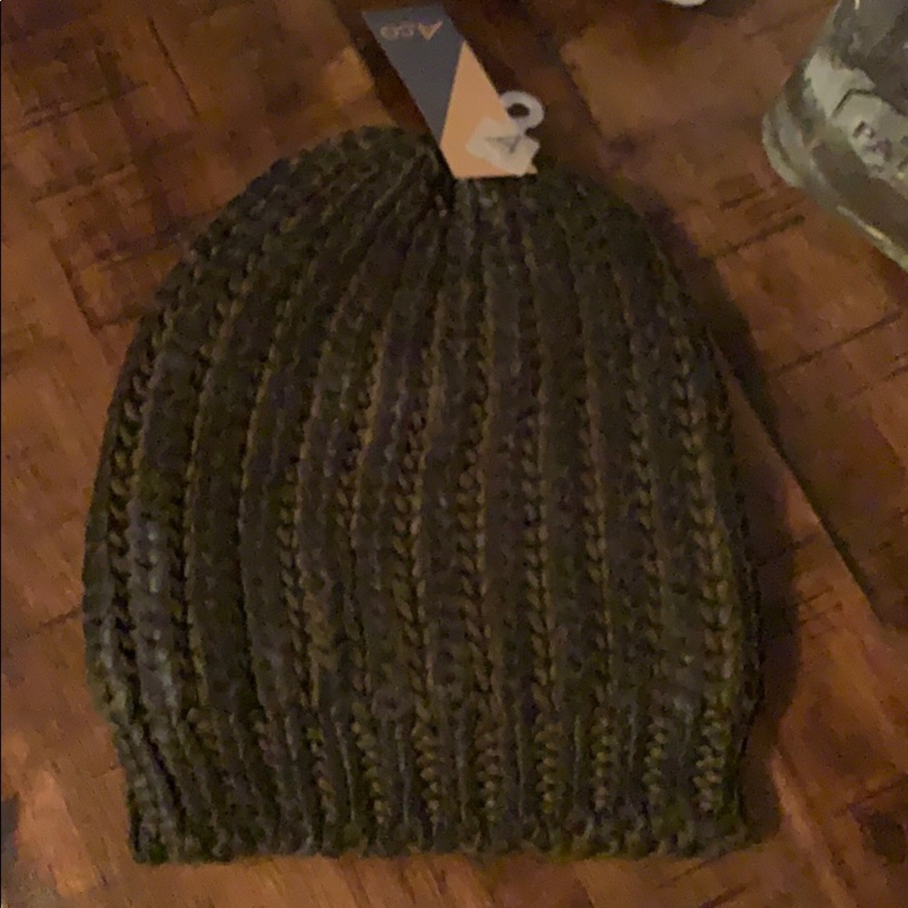 LOT of 2 chainmail style toques.💕with tags - Picture 2 of 3